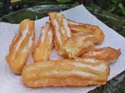 Una foto de churros con huevo