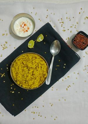 ખીચડી (Khichdi Recipe In Gujarati) રેસીપી મુખ્ય ફોટો