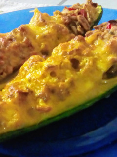 Una foto de Zucchini rellenos cocidos en air-fryer 🔁🥒ƪ(‾.‾“)┐
