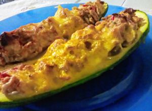 Una foto de Zucchini rellenos cocidos en air-fryer 🔁🥒ƪ⁠(⁠‾⁠.⁠‾⁠“⁠)⁠┐