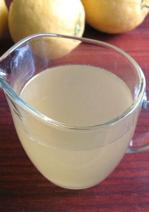 A picture of Lemon Syrup.