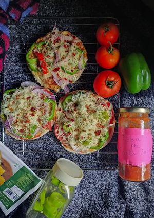 પીઝા ઓર પાસ્તા સોસ (Pizza and Pasta Sauce Recipe in Gujarati) રેસીપી મુખ્ય ફોટો