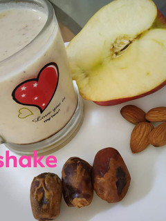 A picture of Apple milk shake.