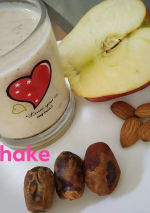 A picture of Apple milk shake.