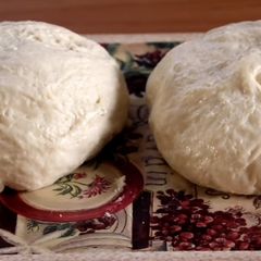 A picture of Pizza dough.