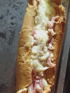 Hình của món Pizza thuyền.
