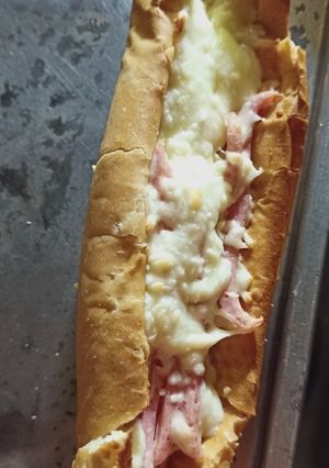 Hình của món Pizza thuyền.