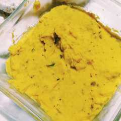 A picture of Hummus de garbanzos con cúrcuma.