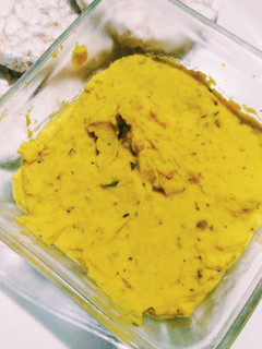 Una foto de Hummus de garbanzos con cúrcuma