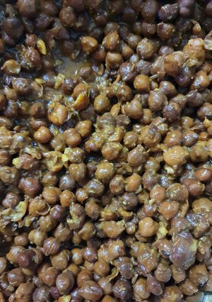 A picture of Black chana with puri.