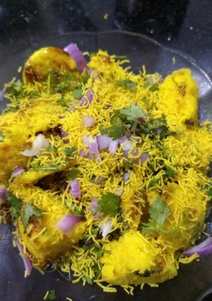 A picture of Dhokla chat.