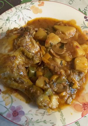 Une photo de Cuisses de poulet au paprika fort, sauce tomates et légumes