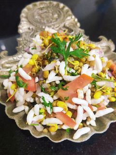 "पौष्टिक भेळ"(paushtik bhel recipe in marathi) रेसिपी चे मुख्य फोटो