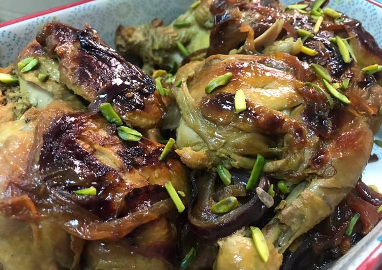 دجاج بالزرشك (توت مجفف) مع عيش الزعفران