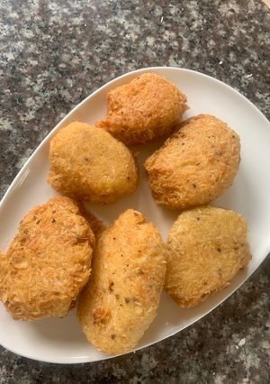 Una foto de Arepitas de yuca con Jamón y queso