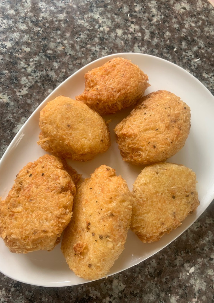 Una foto de Arepitas de yuca con Jamón y queso