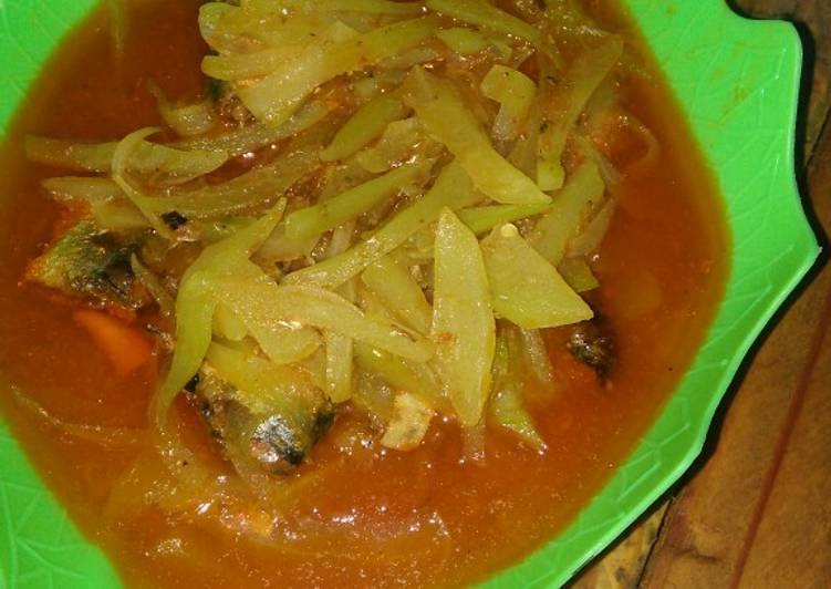 Bahan Menyiapkan Tumis berkuah labu siam campur sarden yang Enak Banget