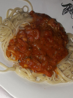 Una foto de Fideos con salsa caserita y rápida
