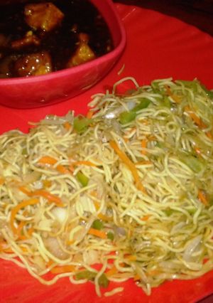 A picture of Veg chow mein.