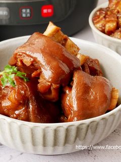 豬腳滷肉飯_壓力鍋料理 的食譜成品照片
