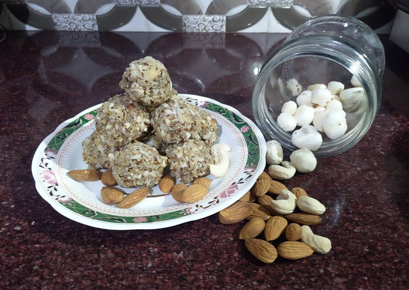 Steps to Make Quick Makhana ladoo