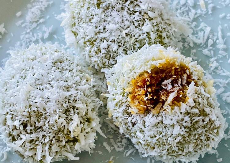 Recipe of Award-winning 4 ingredient Ondeh Ondeh  (Coconut Palm Sugar Mochi Balls)