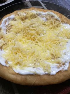Sajtos tejfölös lángos recept fotója