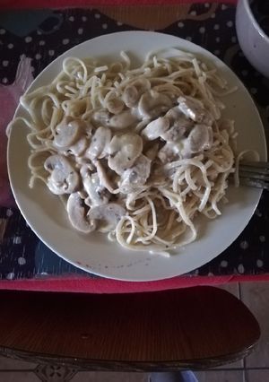 Una foto de Tallarines con crema y champiñones
