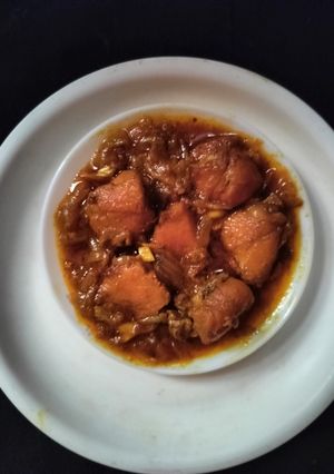 A picture of Red meat mutton curry.