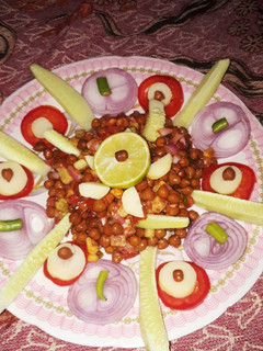 काले चने की सलाद(kale chane ki salad recipe in hindi) रेसिपी मुख्य फोटो