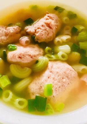 Hình của món Canh nui giò sống.