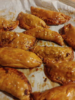 Una foto de Empanadillas de relleno de calamar y carne