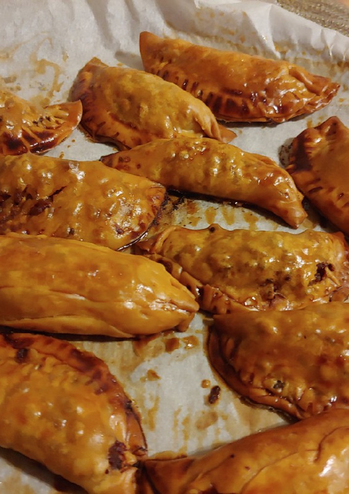 Una foto de Empanadillas de relleno de calamar y carne