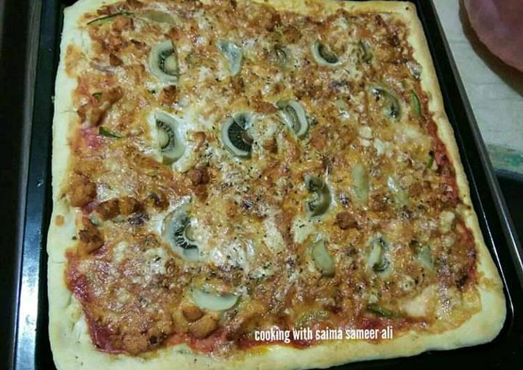 Chicken tikka mushroom pizza