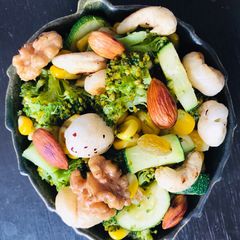 A picture of Stir fry crunchy veggies.