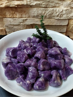 Foto di Gnocchi di batata viola con crema di gorgonzola