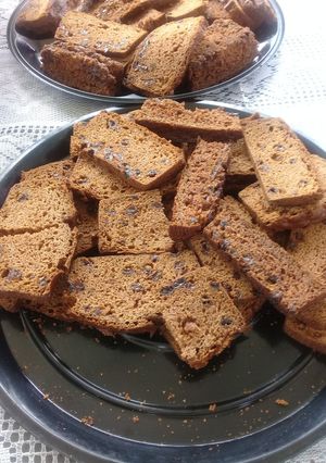 A picture of Raisin rusks.