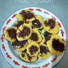 A picture of Kue Cubit (no mixer).