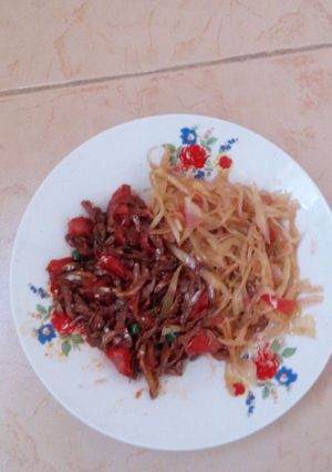 A picture of Cabbage fried with omena.