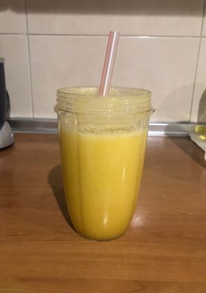 Una foto de Batido de manzana y naranja