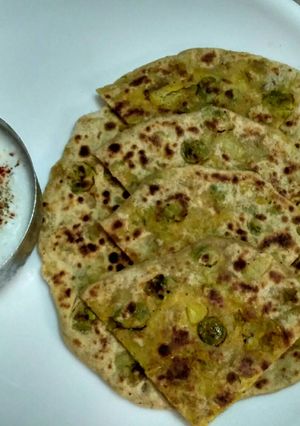 A picture of Aloo matar stuffed paratha.