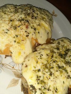 Una foto de Milanesas gratinadas con salsa blanca