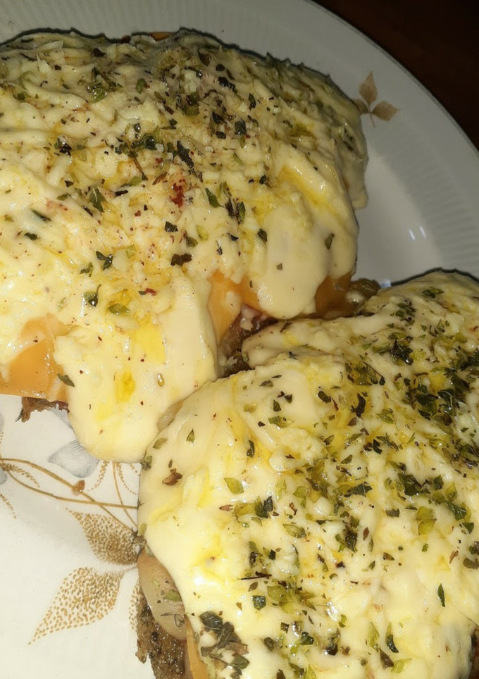 Una foto de Milanesas gratinadas con salsa blanca