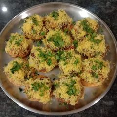 Sev batata poori A picture of Sev batata poori.