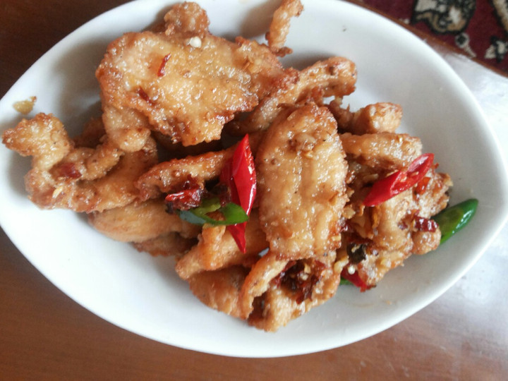 Langkah Mudah untuk Menyiapkan Ayam goreng bumbu bawang putih Yang Enak Sekali