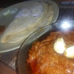 A picture of Khasta besan roti.