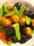 Meatballs tumis kacang kapri