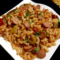 A picture of Spicy Macaroni with Chicken franksn Shimla Mirch.
