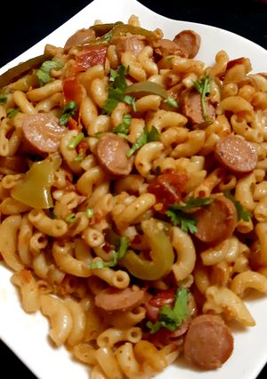 A picture of Spicy Macaroni with Chicken franksn Shimla Mirch.