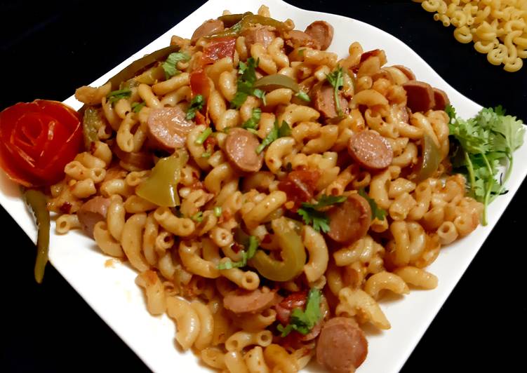 Step-by-Step Guide to Make Ultimate Spicy Macaroni with Chicken franksn Shimla Mirch